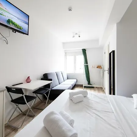 Flat In The Heart Of Centrum Apartment